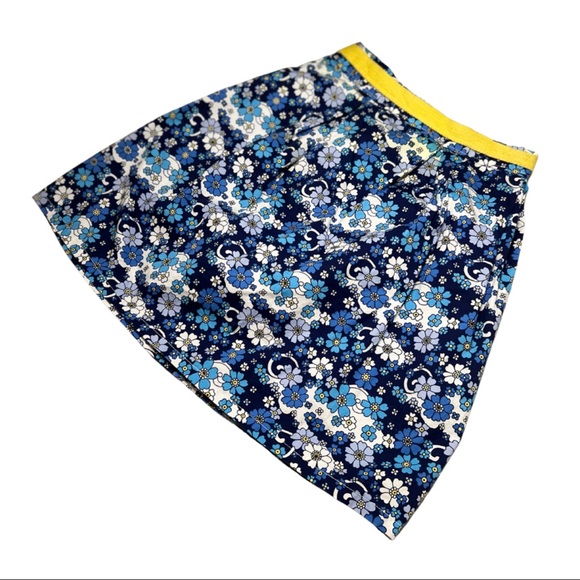 Handmade Floral Patterned High-Wasted Skirt with Snap Closure - Picture 4 of 9